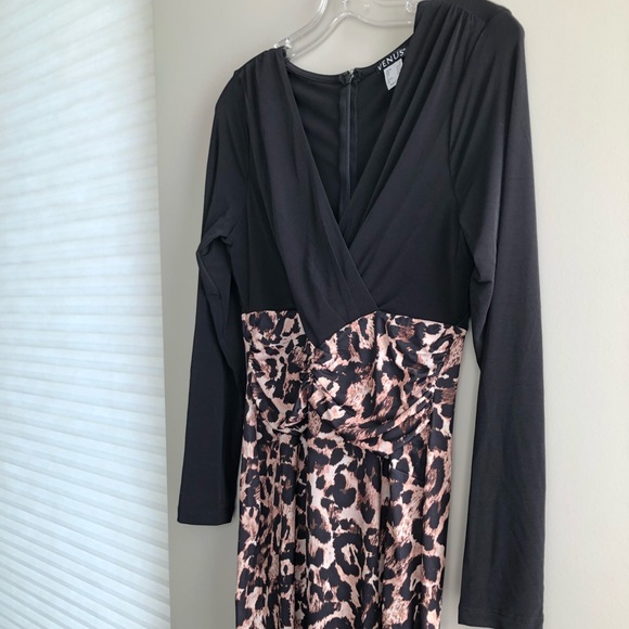 💫🌟 HOST PICK🌟💫 Bodycon Leopard Dress - Picture 4 of 12